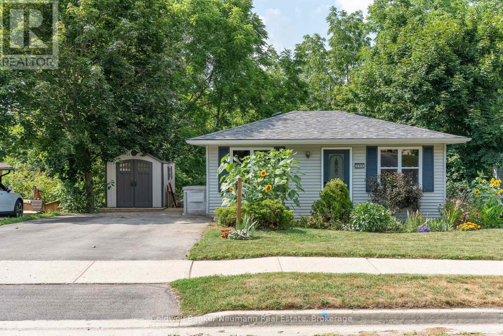209 Wellington St, Centre Wellington, ON N1M 3E1