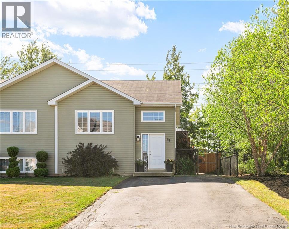 94 Holland Dr, Moncton, NB E1G 0X1