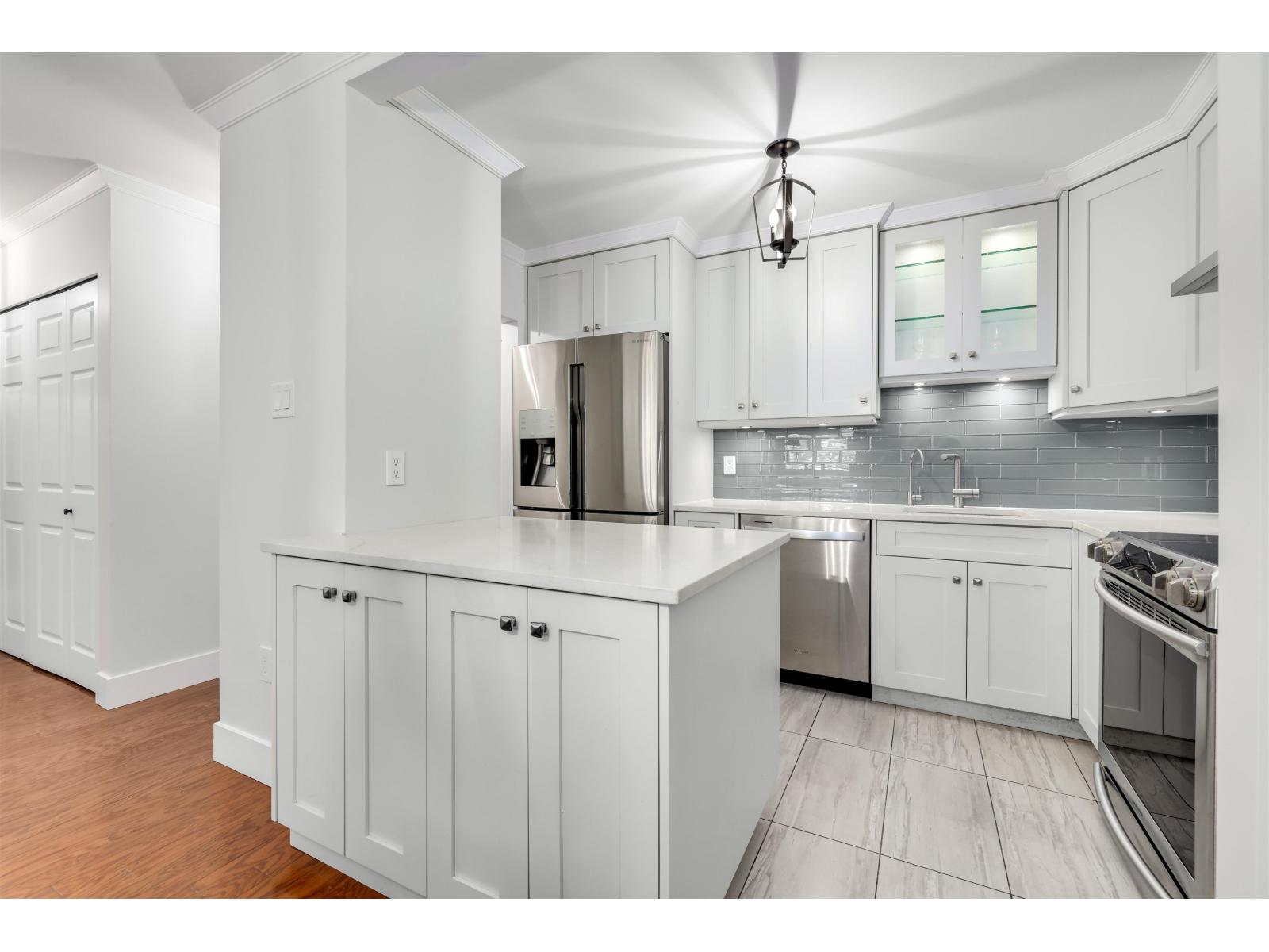 1555 Fir Street Unit 302, White Rock, BC V4B 4B6