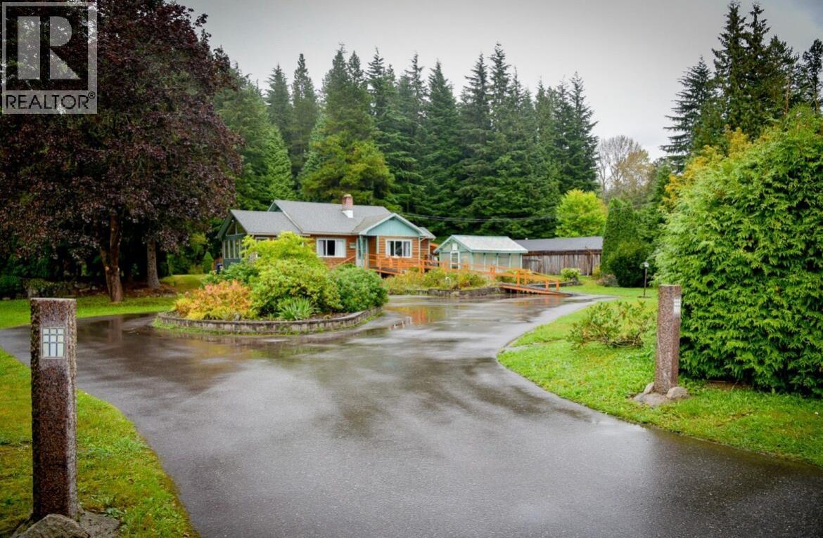 4822 Halliwell Ave, Terrace, BC V8G 2J4