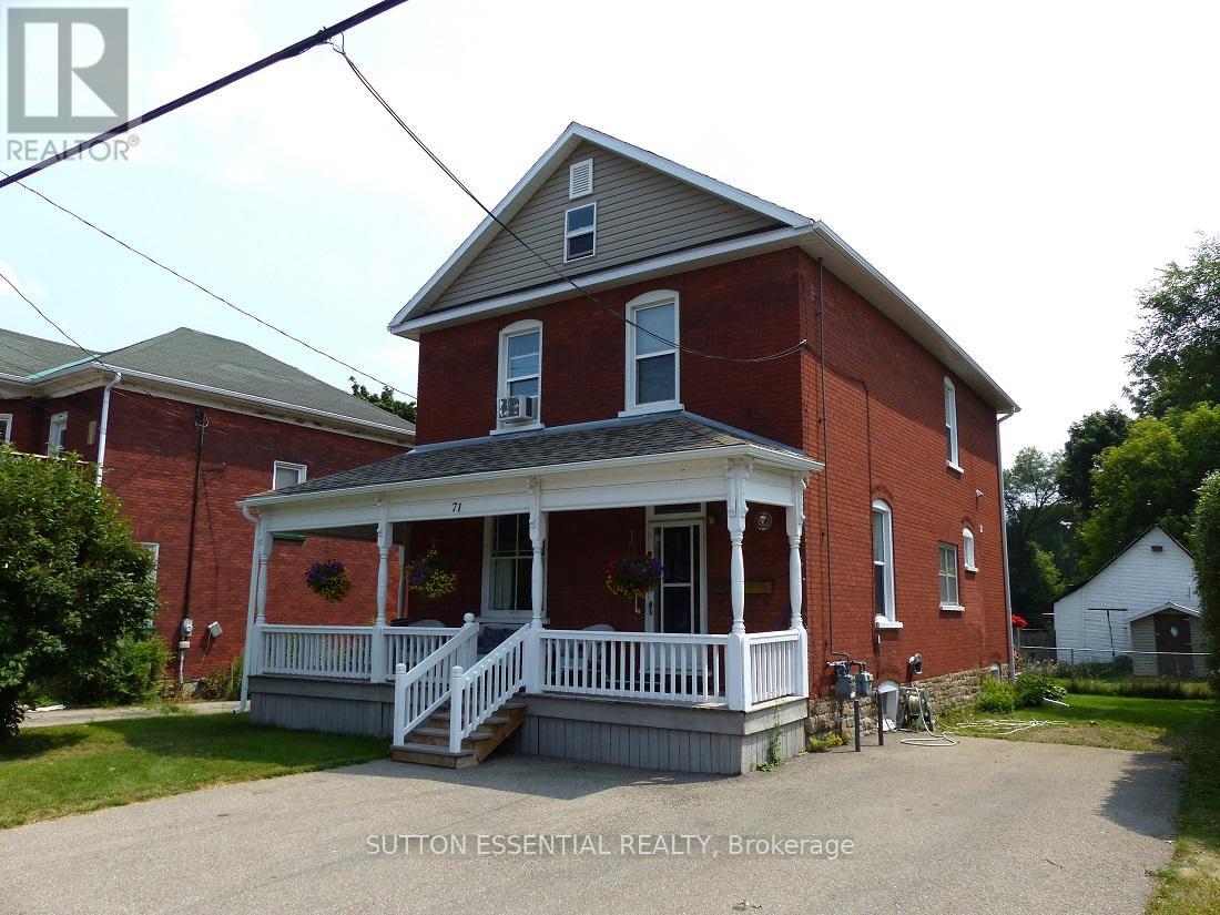 71 Russell St E, Smiths Falls, ON K7A 1G5