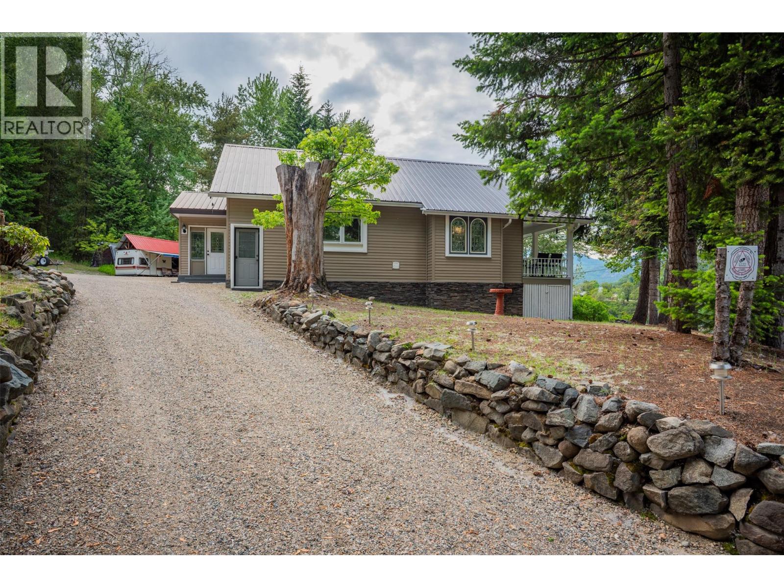 2060 Casino Rd, Trail, BC V1R 4X3