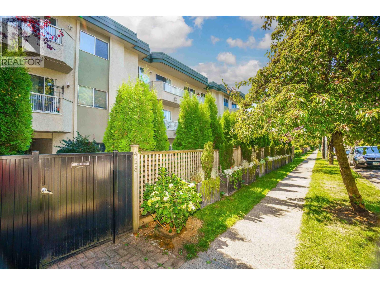 458 E 43rd Avenue Unit 301, Vancouver, BC V5W 1T4