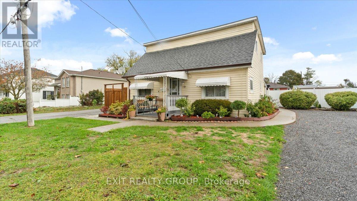 19 Ramsay Ave, Quinte West, ON K8V 2P6