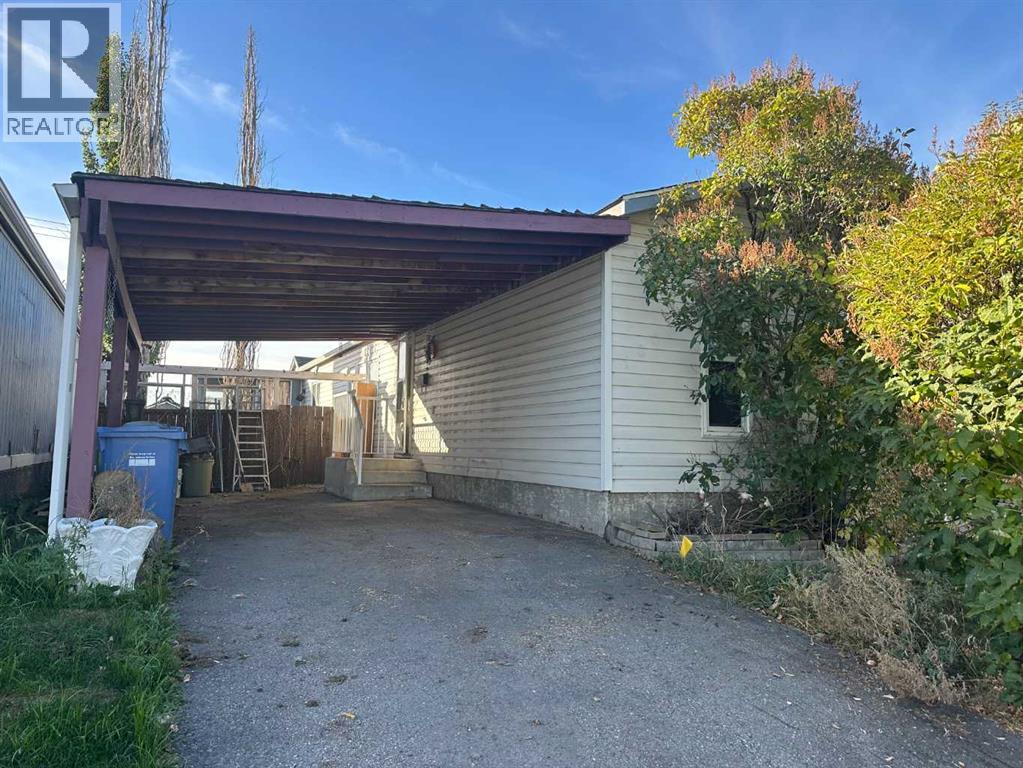 150 Erin Woods Cir SE, Calgary, AB T2B 3E1