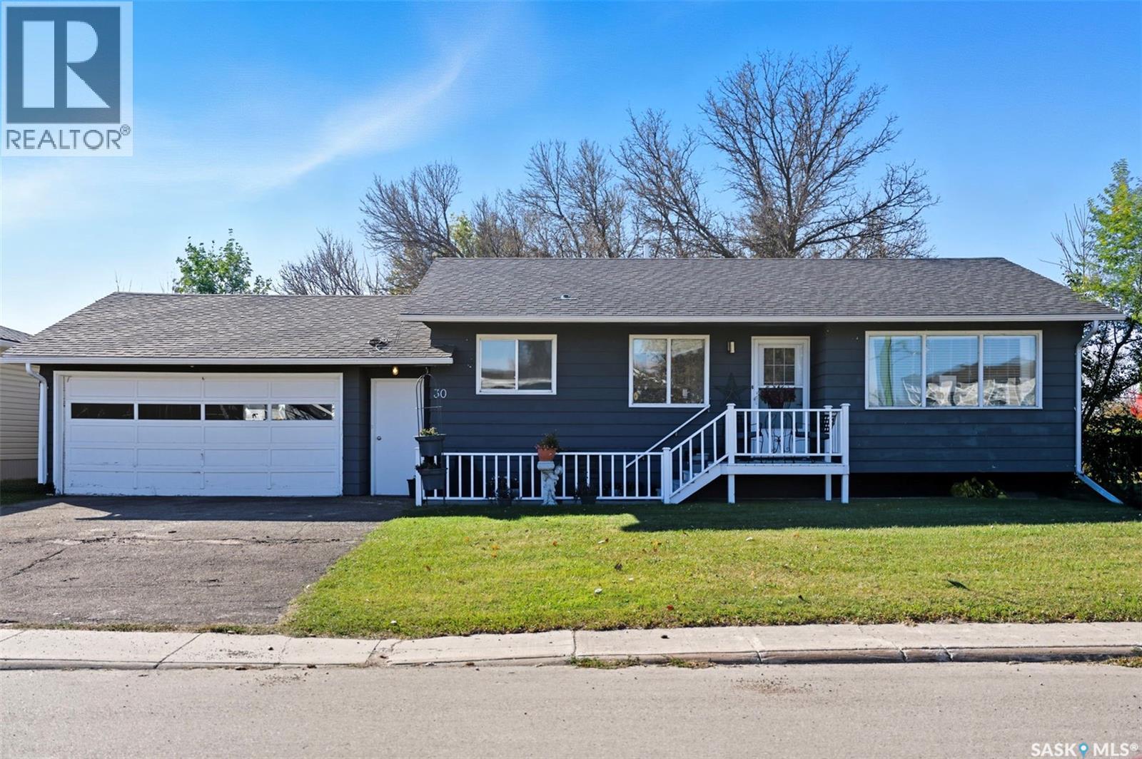 30 Calvert Cres, Lanigan, SK S0K 2M0