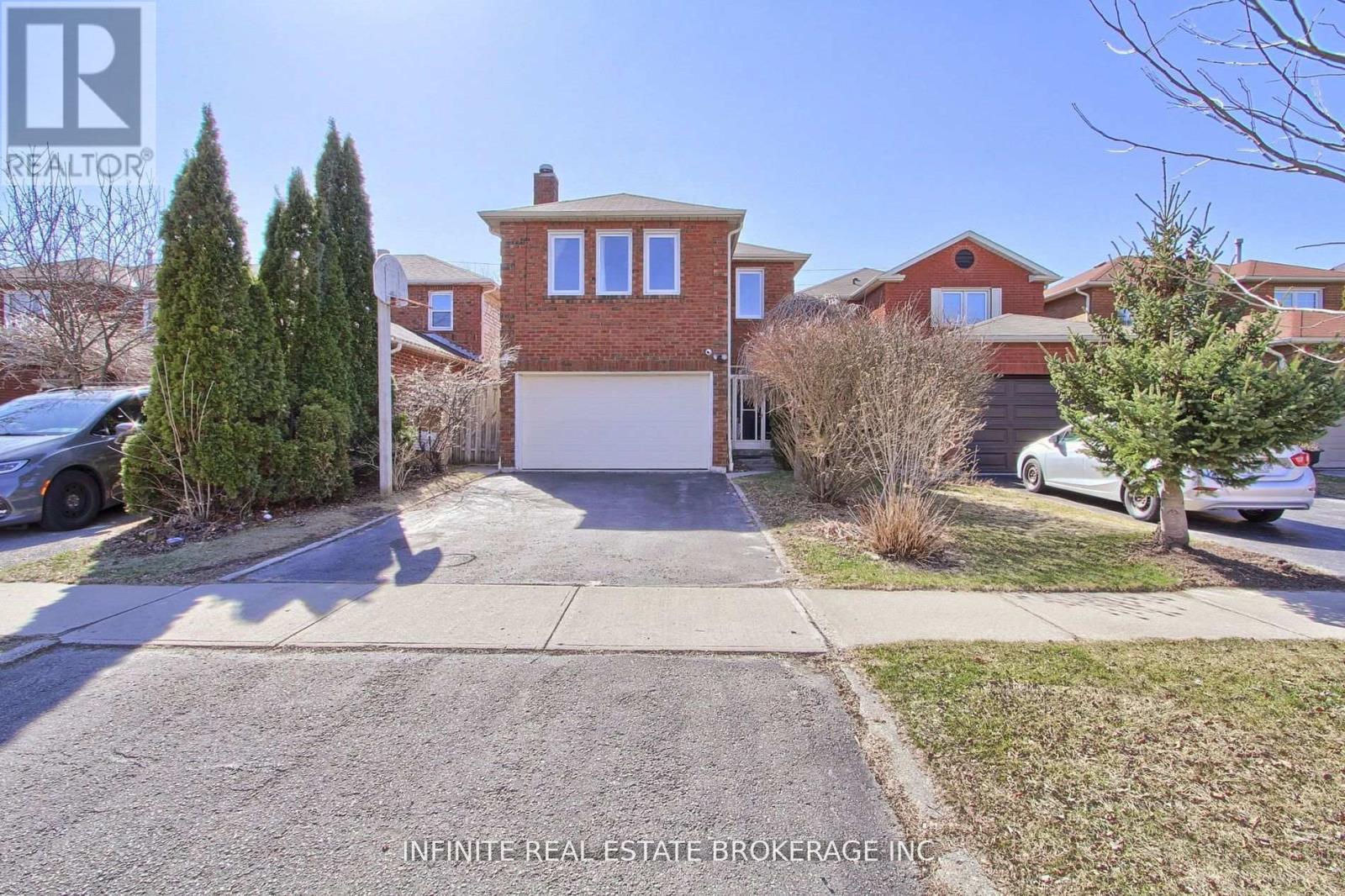 70 Sable Cres, Whitby, ON L1R 1Y6