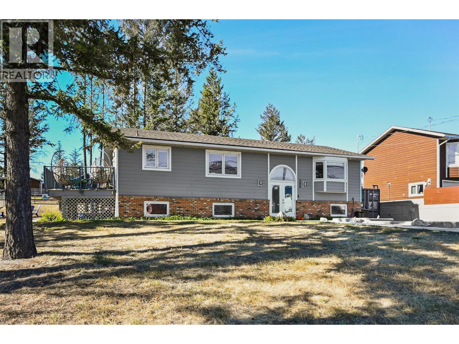 208 7th Avenue, Invermere, BC V0A 1K4