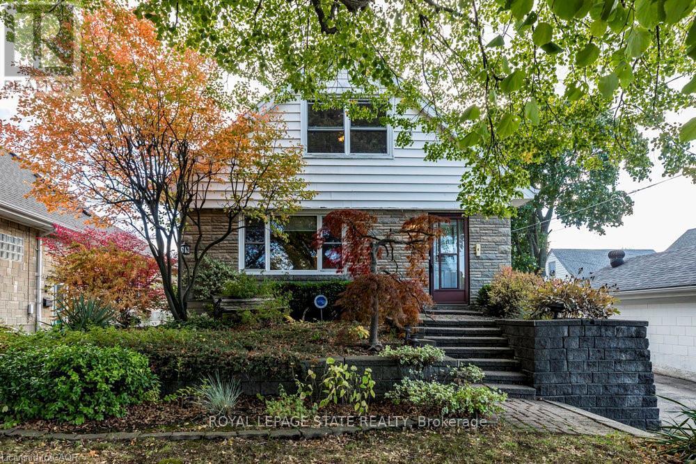 8 Sylvia Cres, Hamilton, ON L8K 2A9