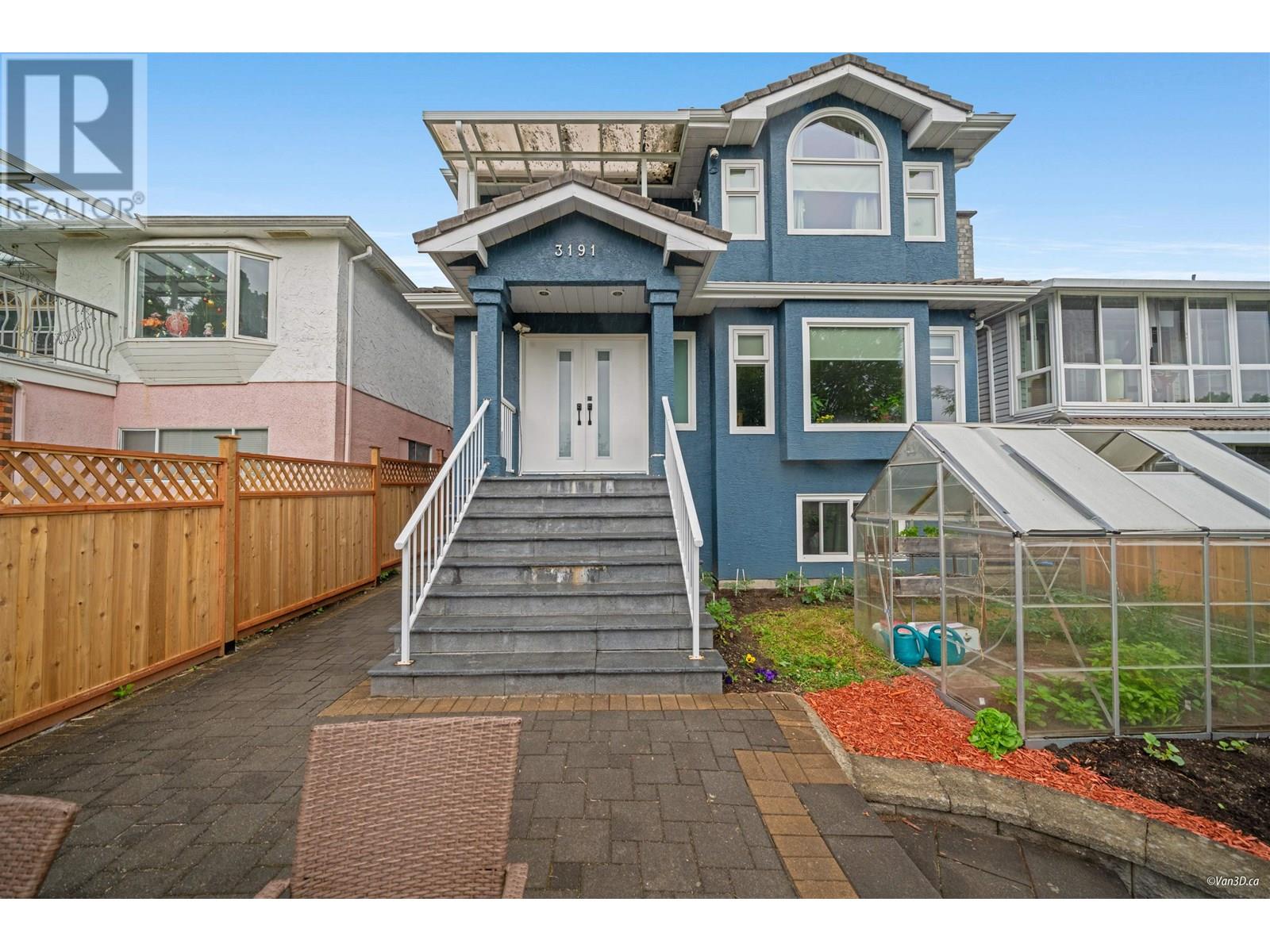 3191 E 8th Ave, Vancouver, BC V5M 1X5