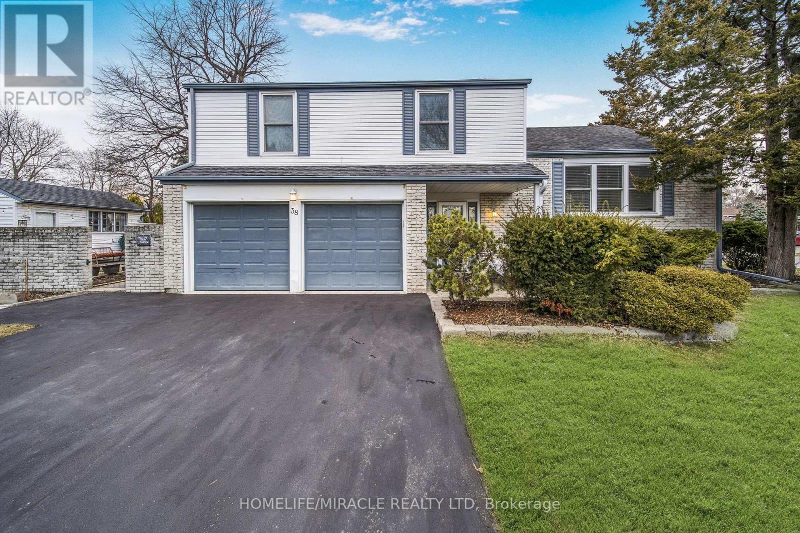 38 River View Dr, Brampton, ON L6W 2E5