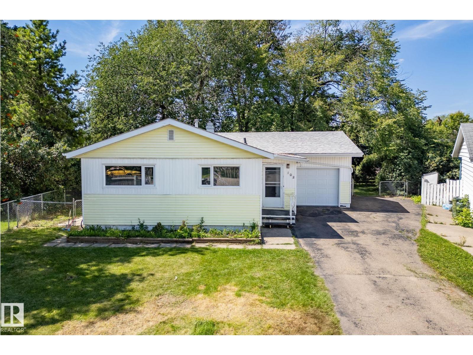 102 Maple Co, Sherwood Park, AB T8A 1K8