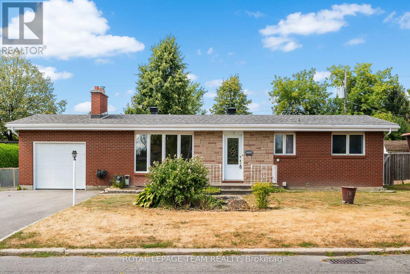 5 Spring Garden Ave, Ottawa, ON K2G 3B1