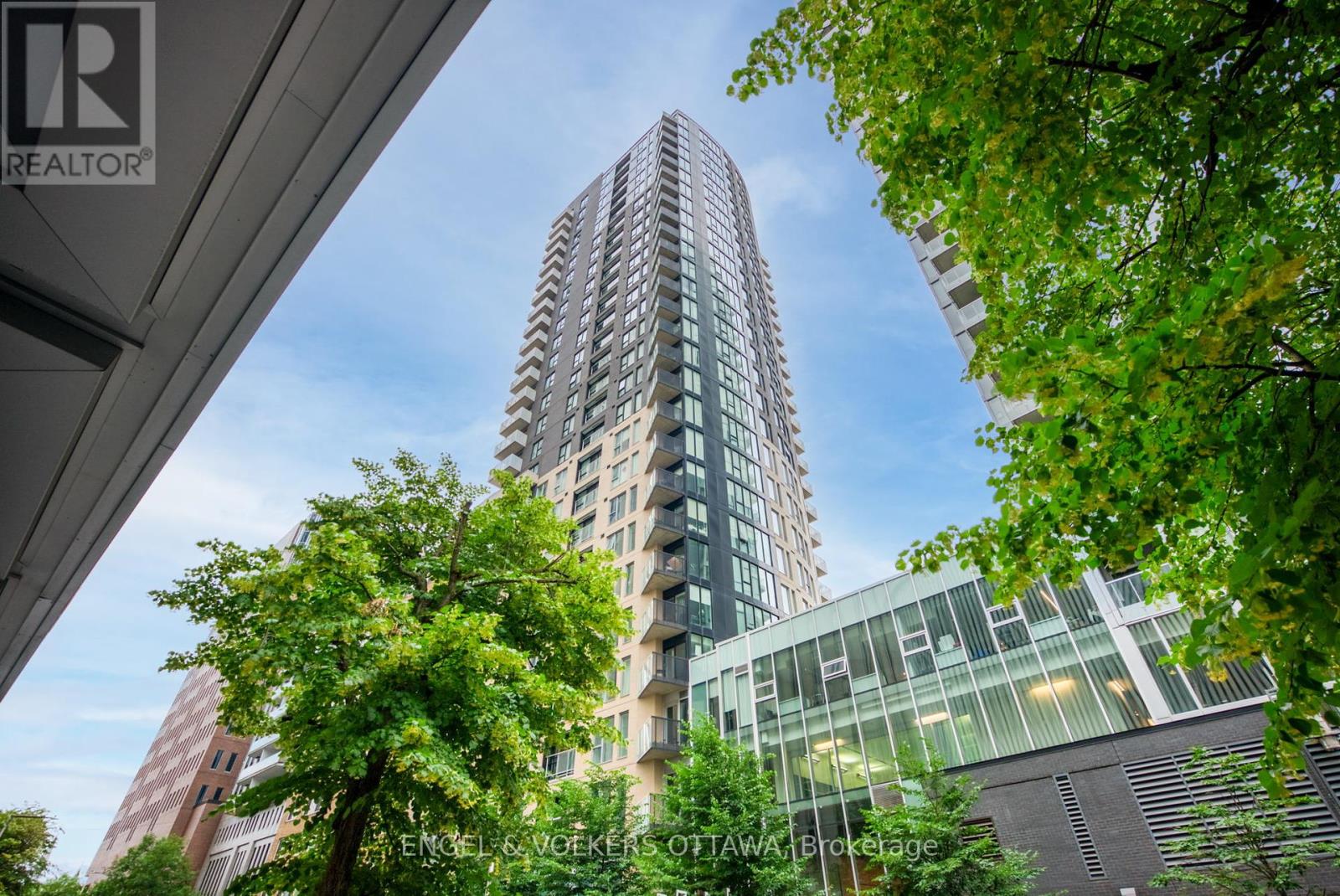 707 40 Nepean St, Ottawa, ON K2P 0X5