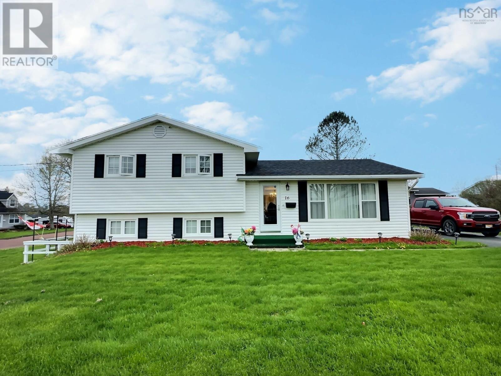 16 Thompson Dr, Truro, NS B2N 5L6