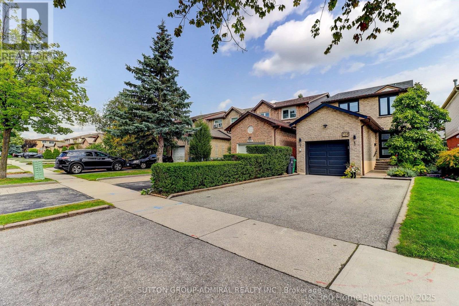 709 Greycedar Cres, Mississauga, ON L4W 3J4