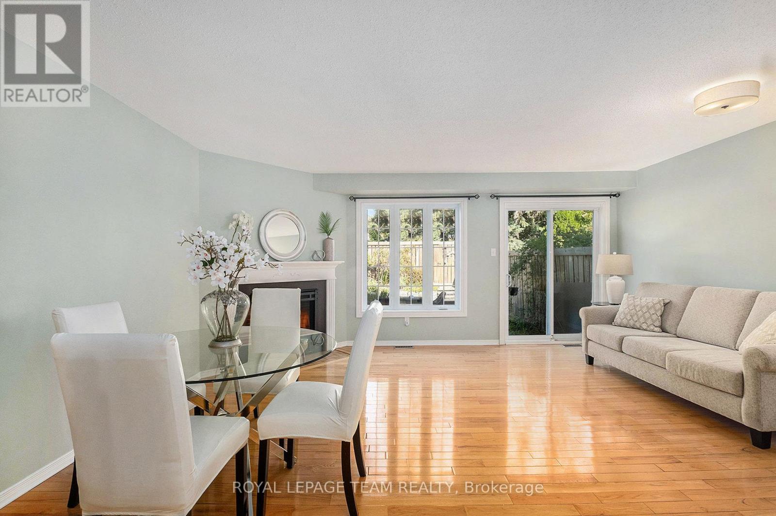 93 Royal Oak Ct, Ottawa, ON K1T 3N9