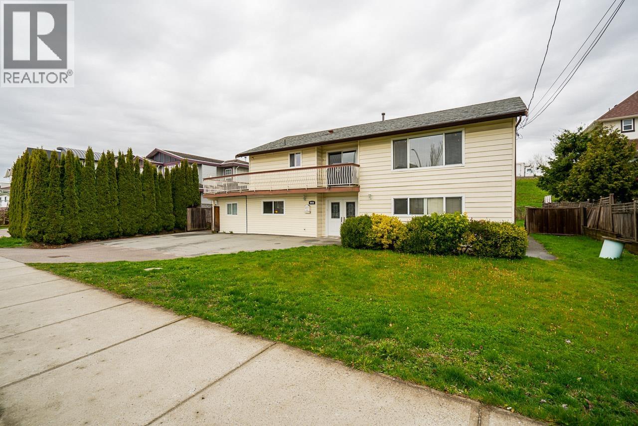 1247 Ewen Ave, New Westminster, BC V3M 5E5