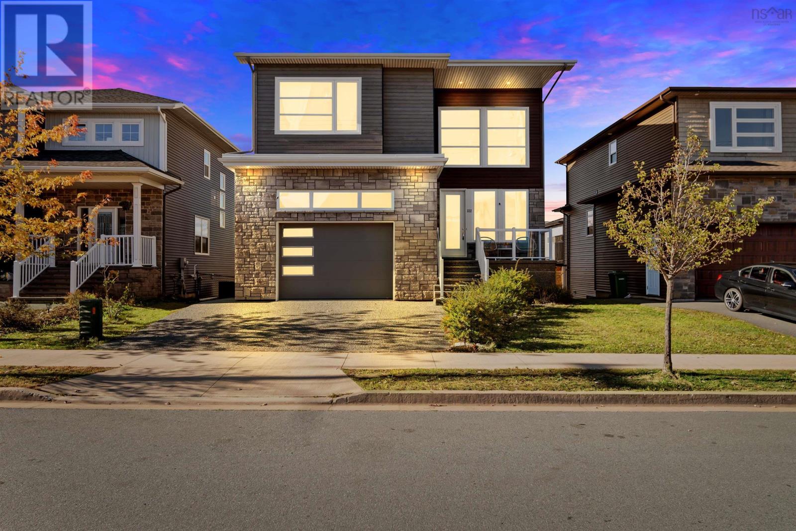 322 Transom Dr, Halifax, NS B3M 0K9