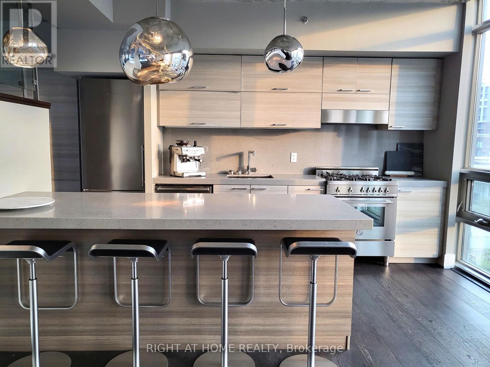55 Stewart St Ph1027 St, Toronto, ON M5V 2V1