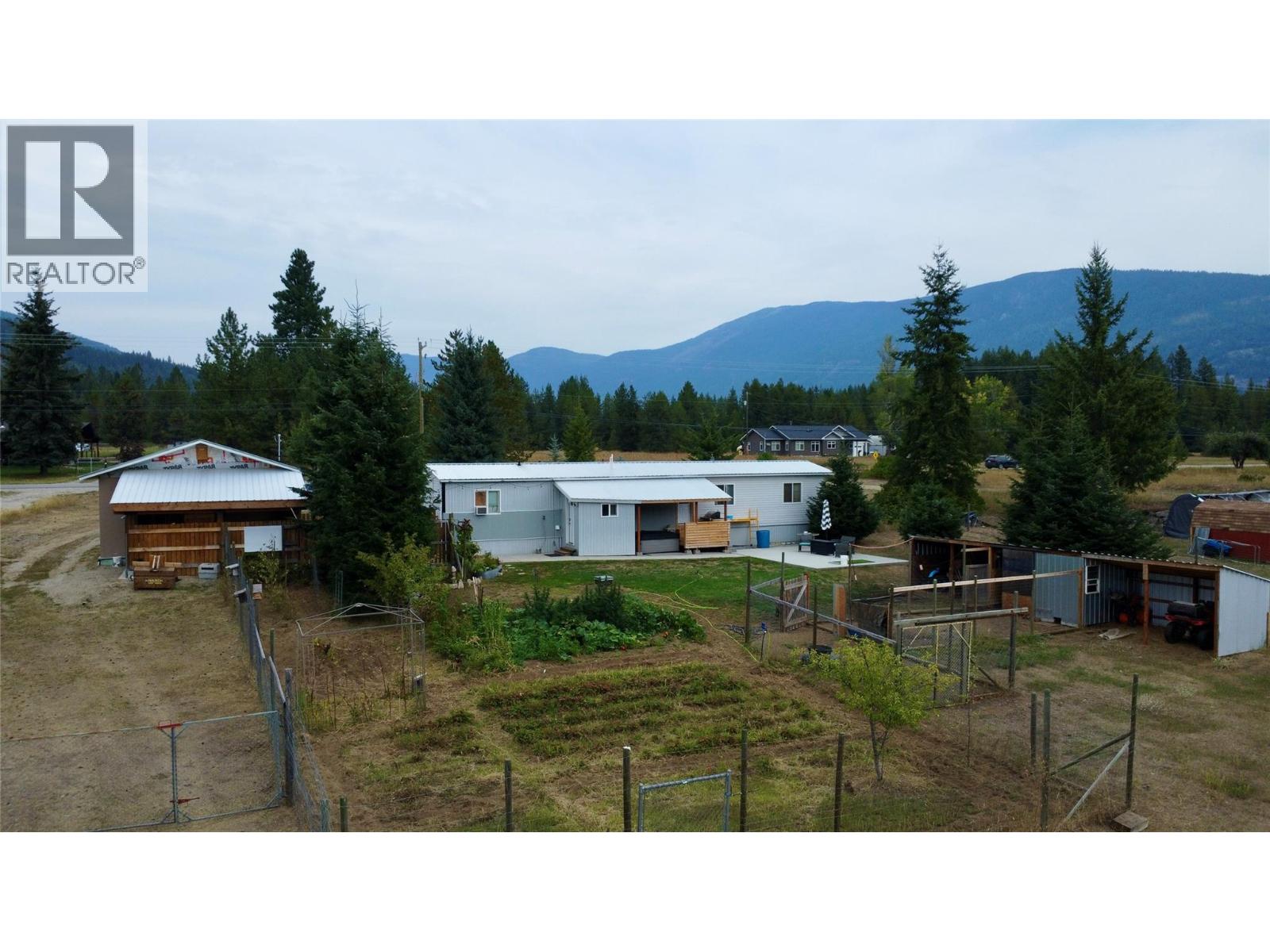 3754 Krestova Rd, Crescent Valley, BC V0G 1H1