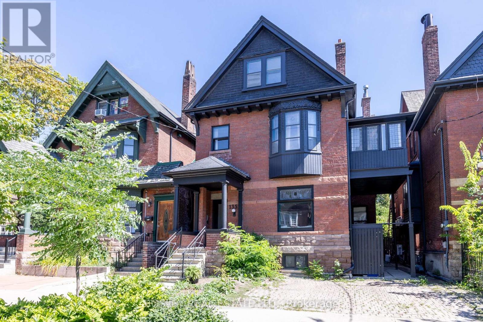 135 Madison Ave, Toronto, ON M5R 2S3