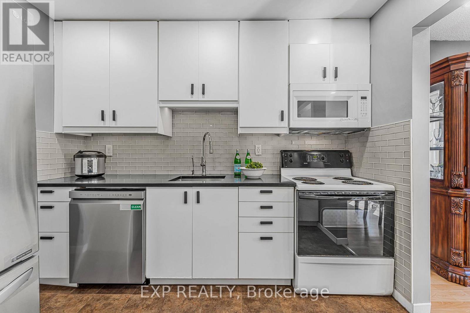 70 6797 Formentera Ave, Mississauga, ON L5N 2M3