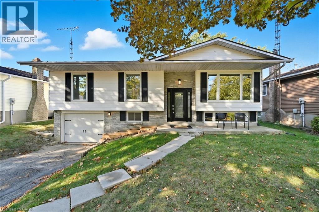 19 Aaron Dr, Port Dover, ON N0A 1N4
