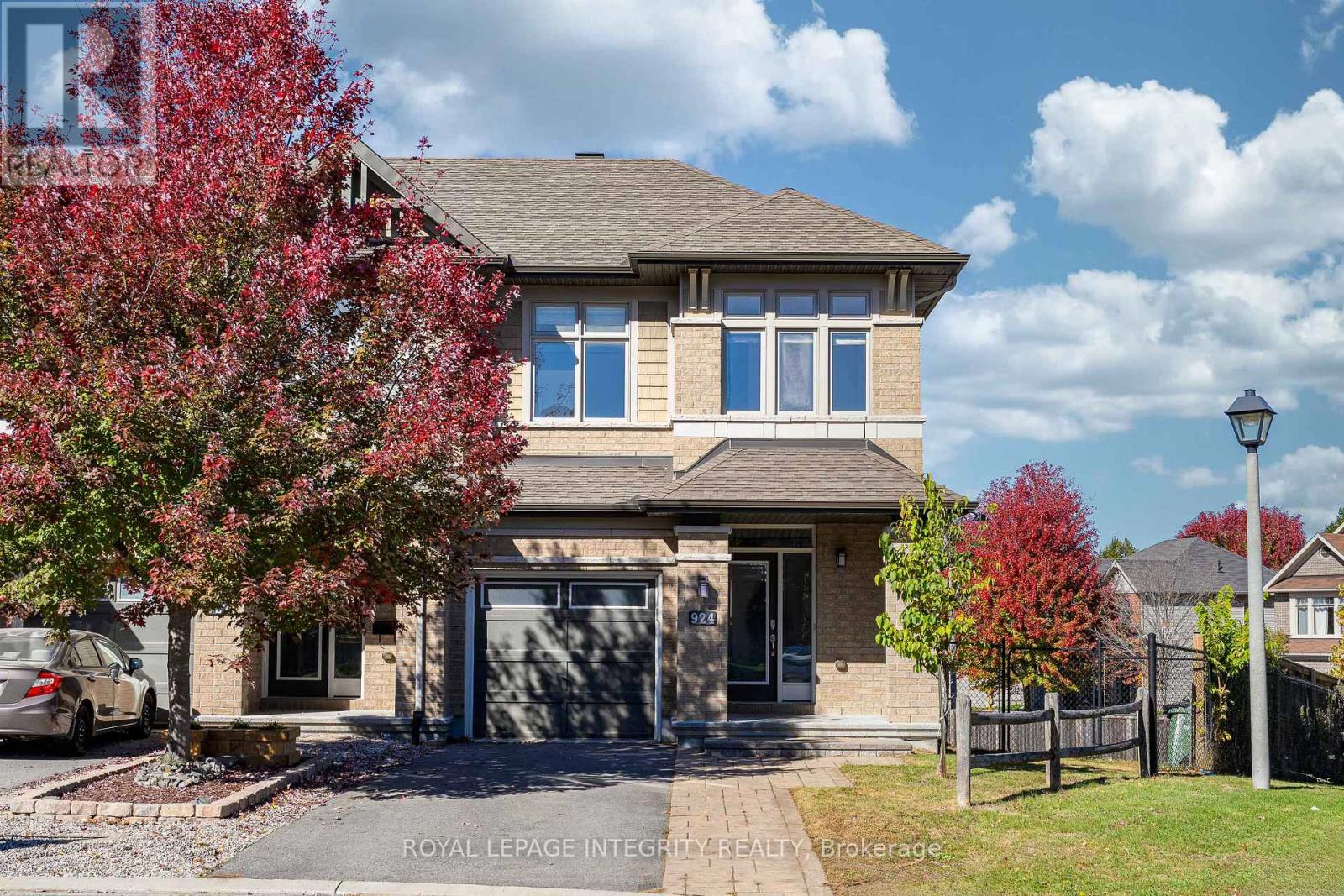 924 Fletcher Cir, Ottawa, ON K2T 0B7