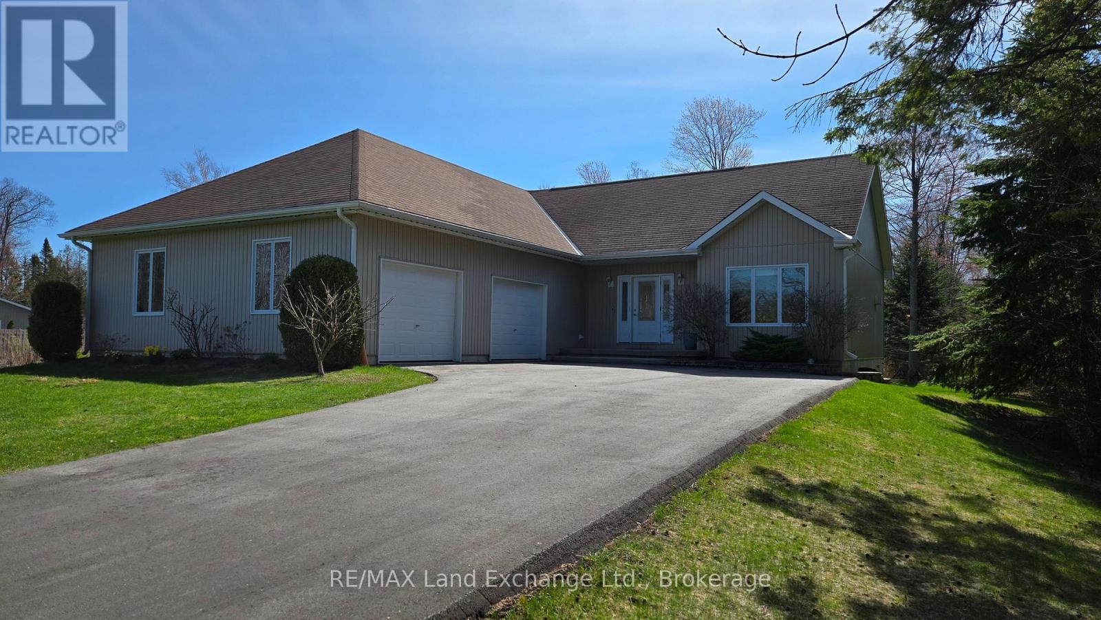 282 Huron Rd, Huron-Kinloss, ON N0G 2R0