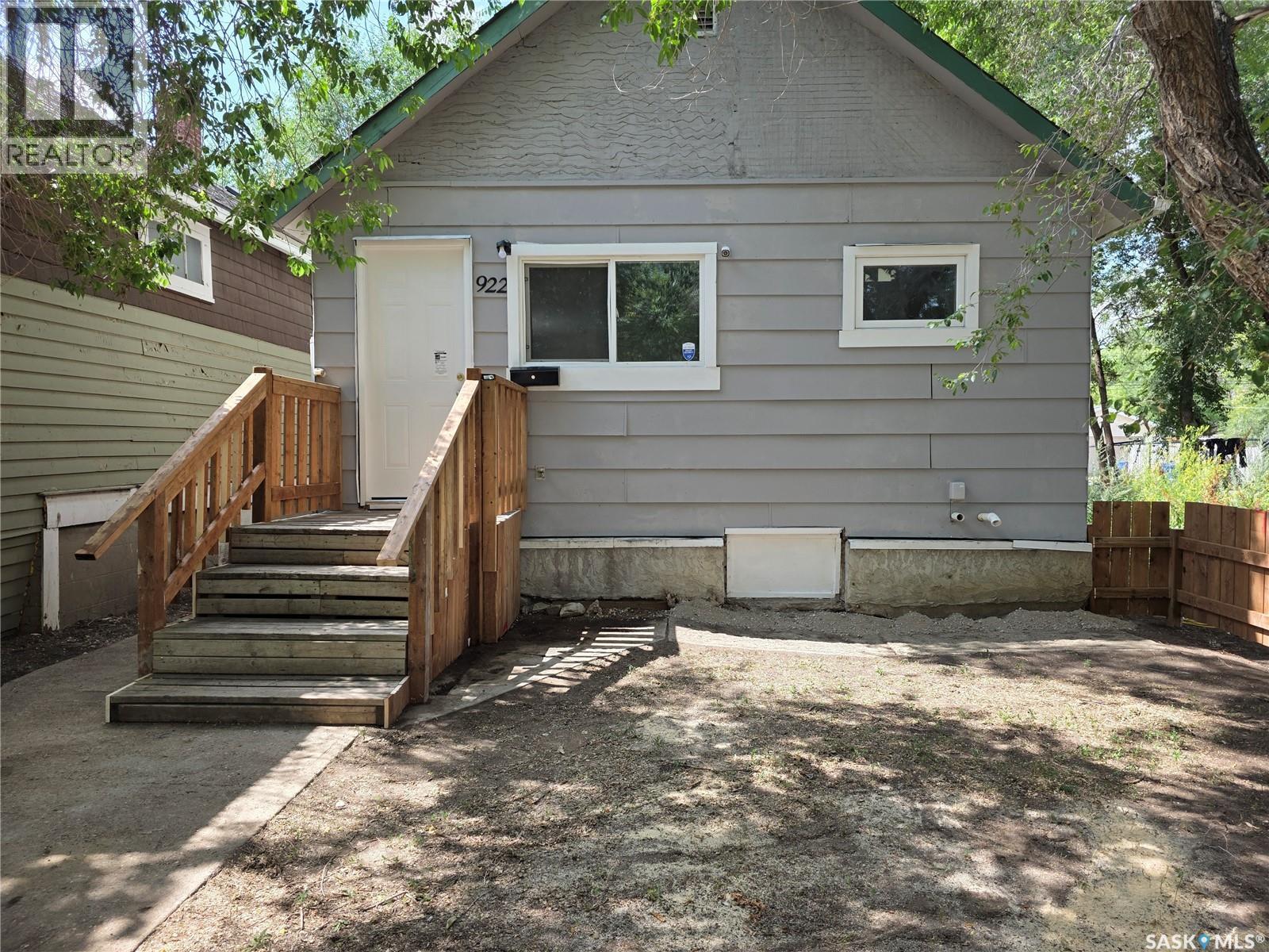 922 Retallack St, Regina, SK S4T 2H1