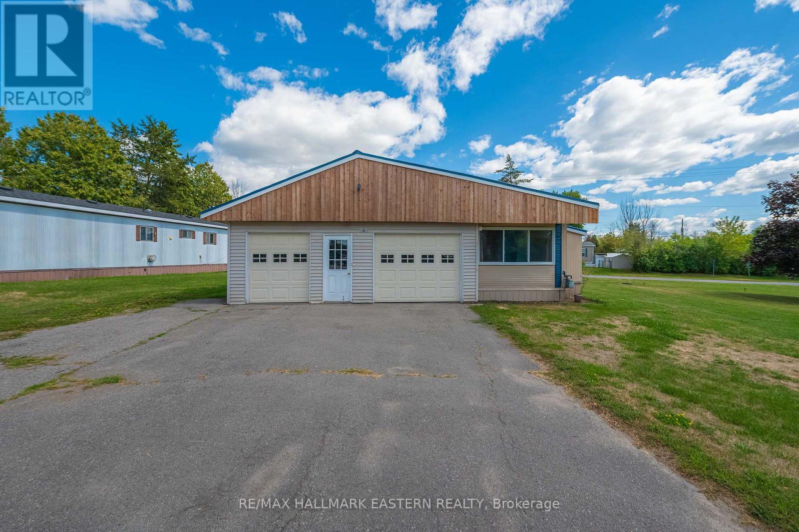 6 Chapel Blvd, Quinte West, ON K8N 4Z3