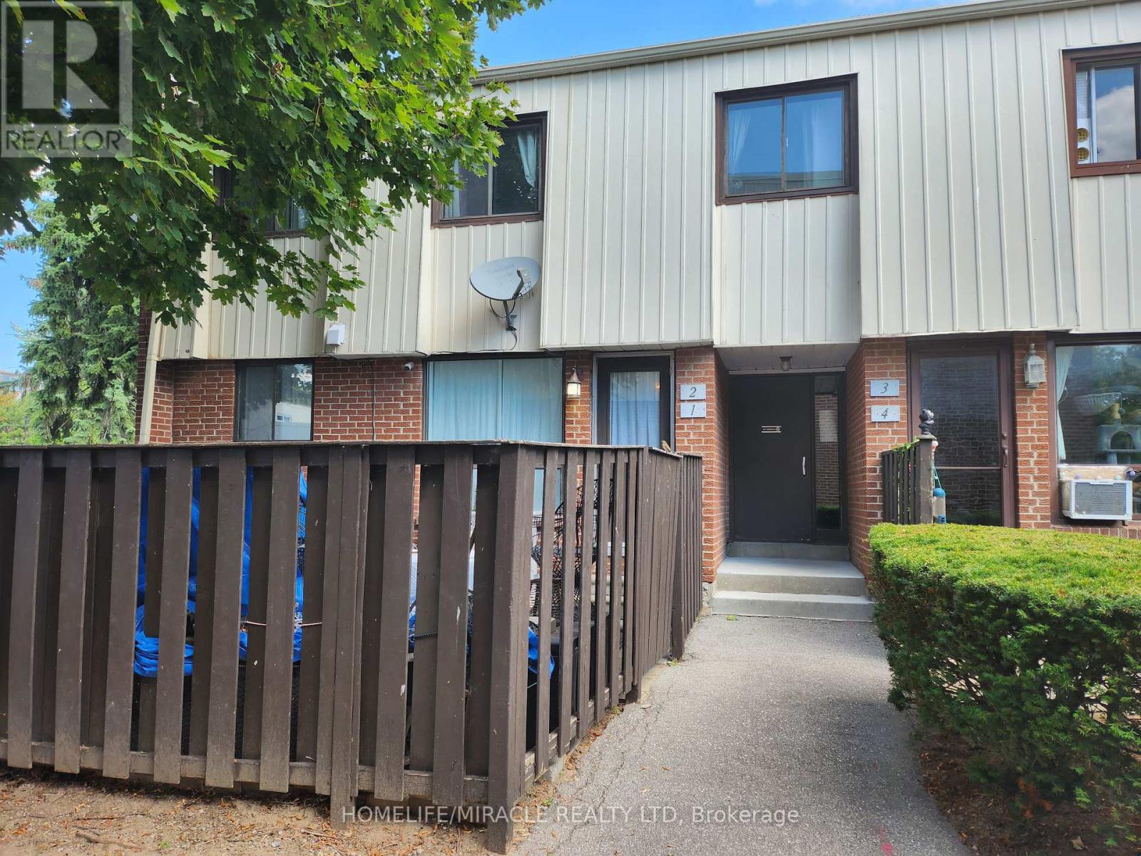 2 1100 Oxford St, Oshawa, ON L1J 6G4