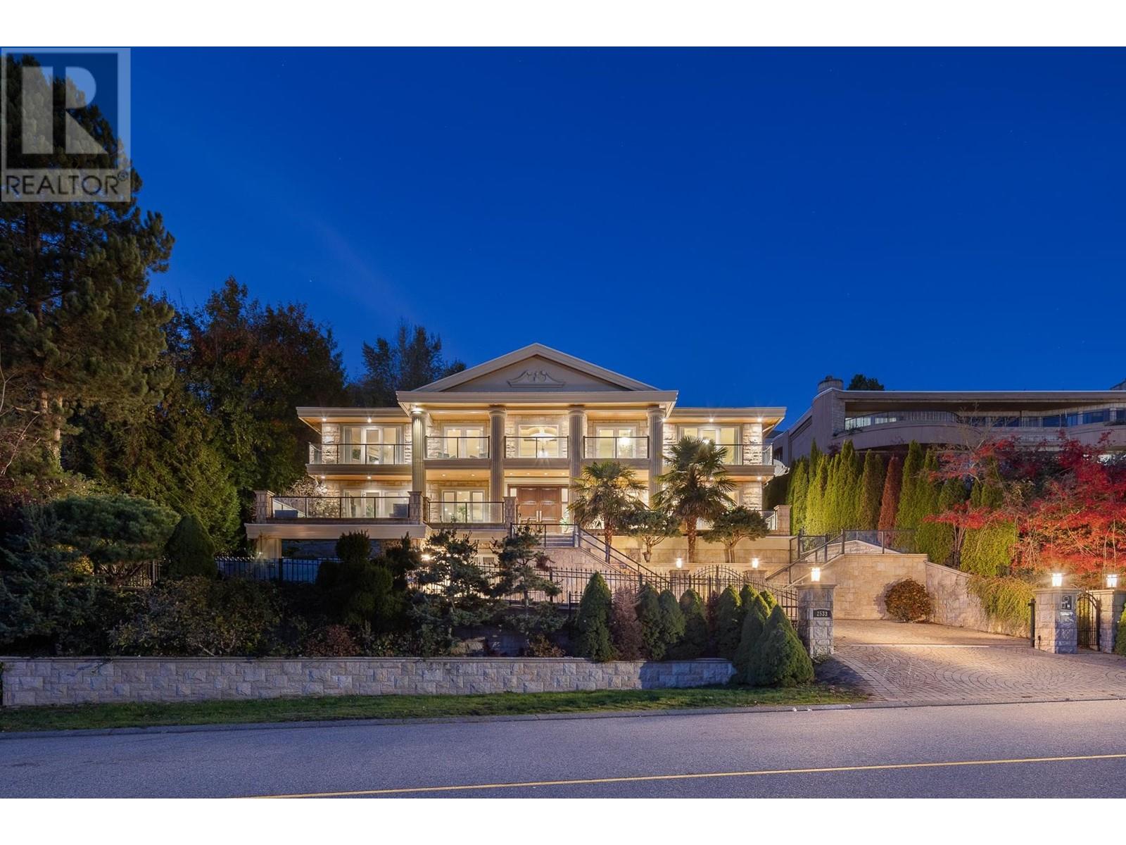 2533 Westhill Dr, West Vancouver, BC V7S 3A3