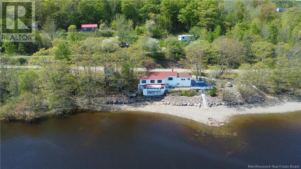 6577 Route 102, Oak Point, NB E5M 2G9