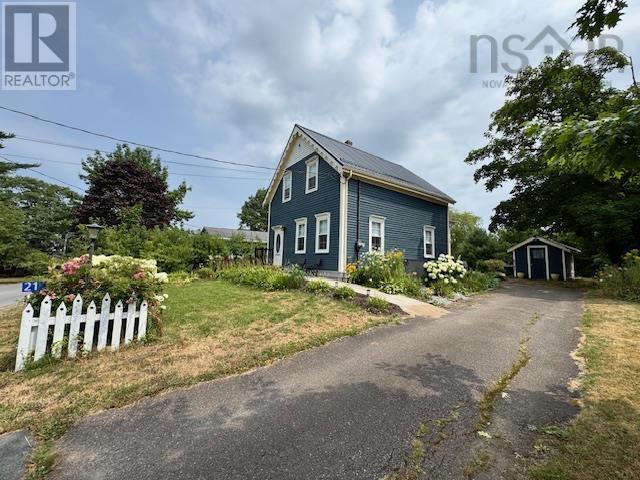 21 Asquith Ave, Stewiacke, NS B0N 2J0