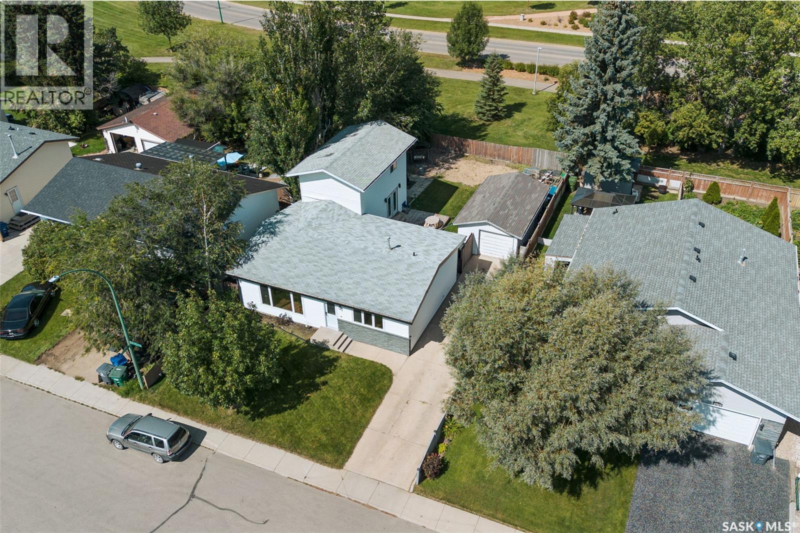 178 Neatby Cres, Saskatoon, SK S7M 4W7