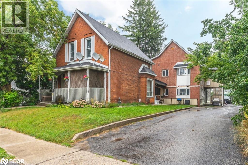 81 Innisfil St, Barrie, ON L4N 3E3