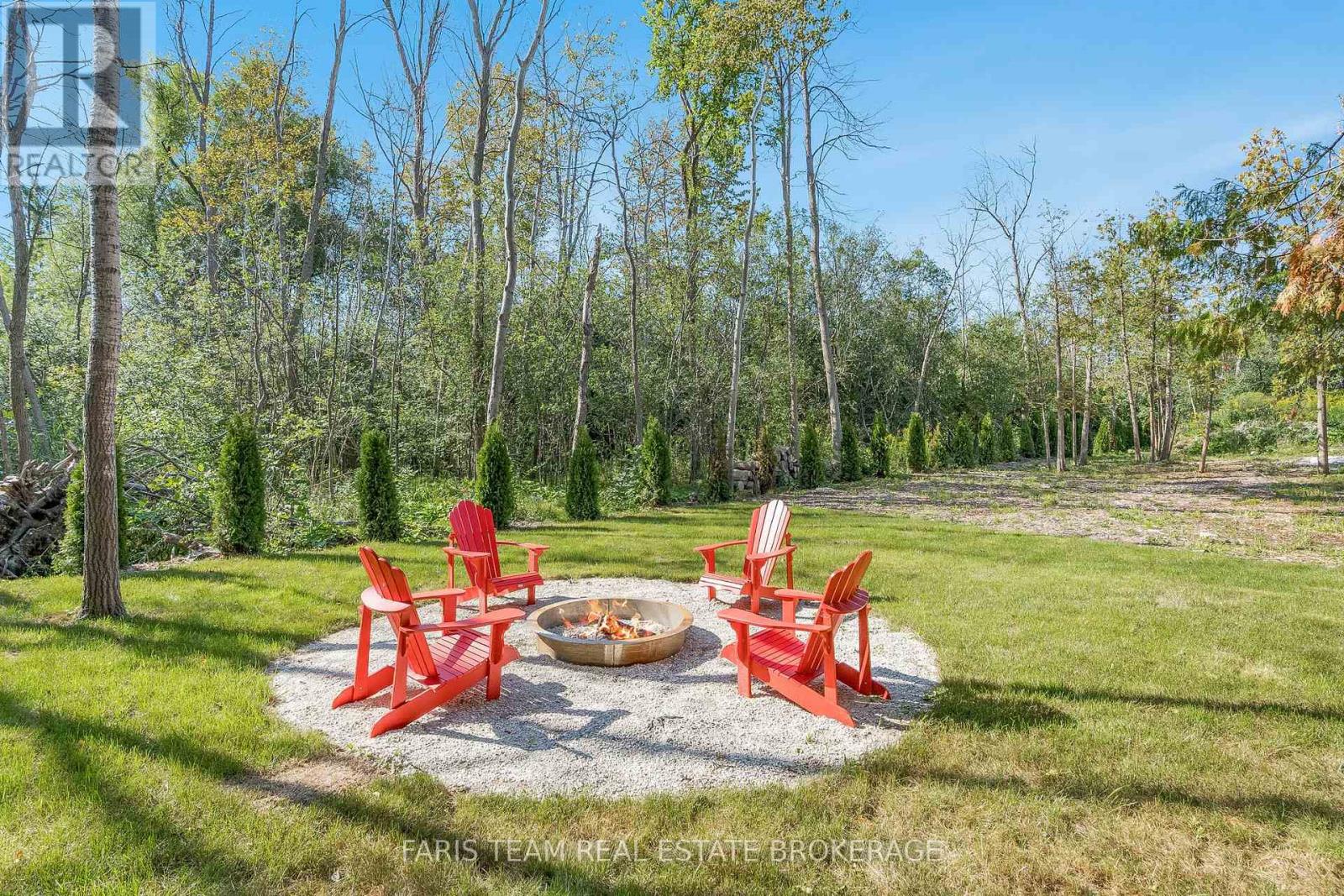 9746 Beachwood Rd, Collingwood, ON L9Y 3Z1