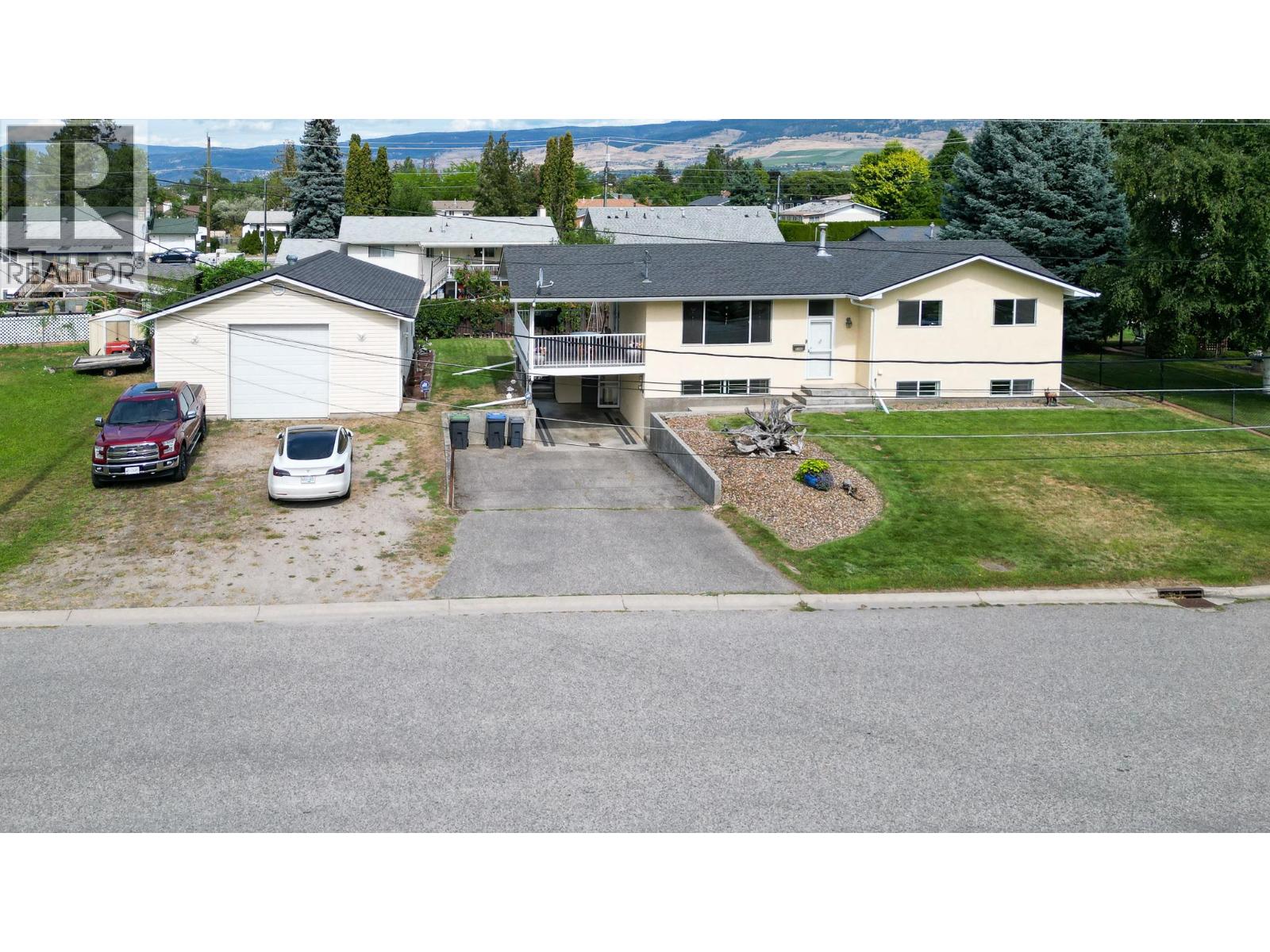 1390 Creekside Rd, Kelowna, BC V1X 1B4