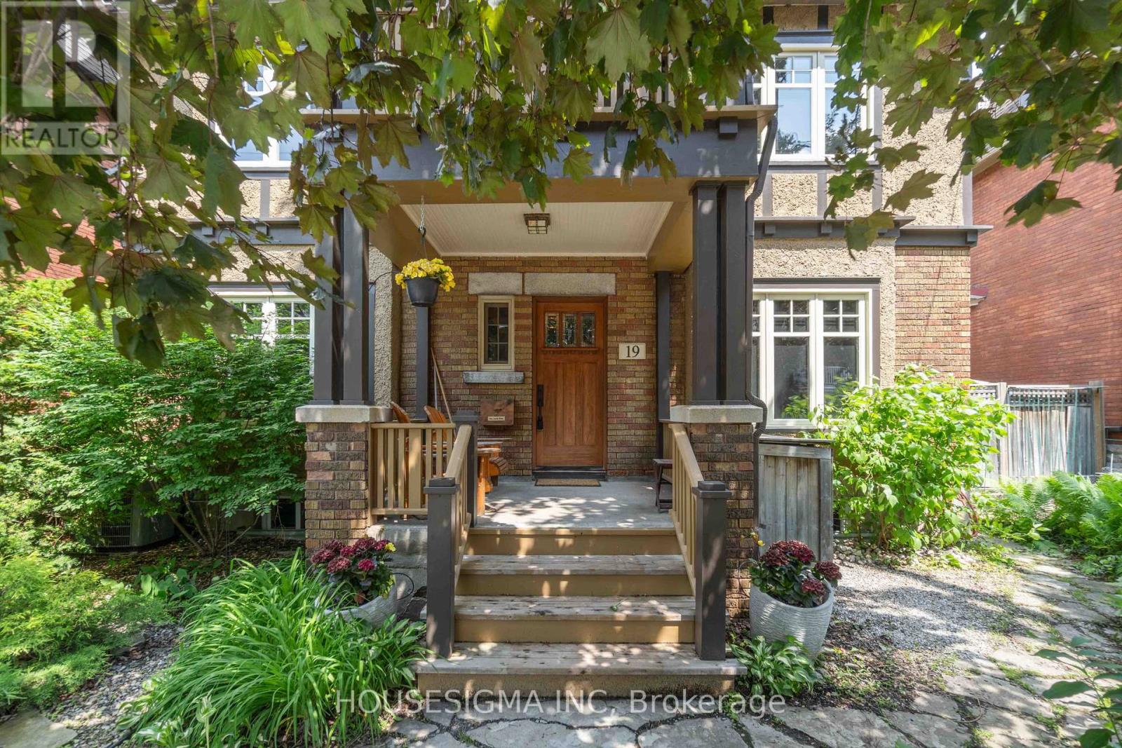 19 Oakland Ave, Ottawa, ON K1S 2T1