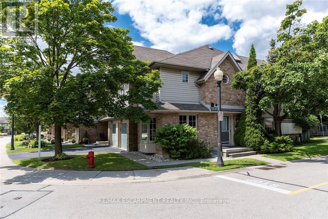 74 3333 New St, Burlington, ON L7N 1N1