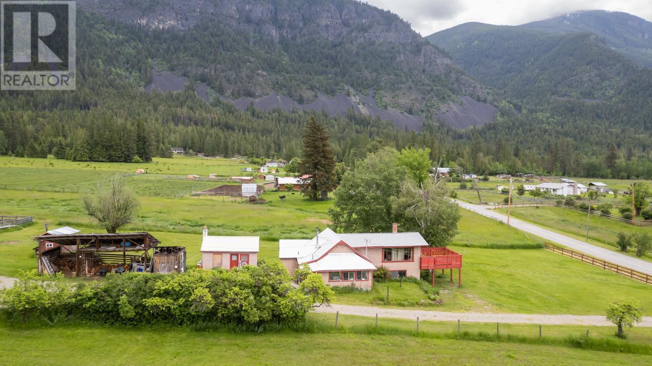 4512 48 St, Canyon, BC V0B 1C1