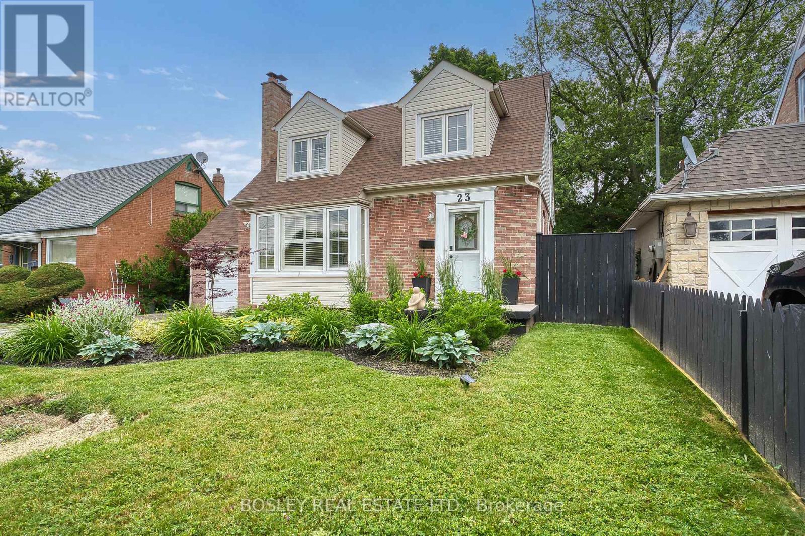 23 Farnsworth Dr, Toronto Humberlea-pelmo Park, ON M9N 2Z5
