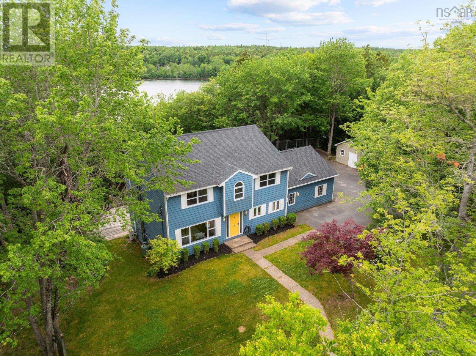 153 Foster Ave, Fall River, NS B2T 1E7