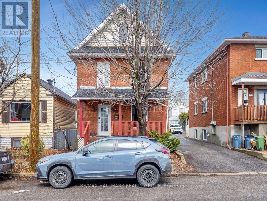 193 Gladu St, Ottawa, ON K1L 6N3