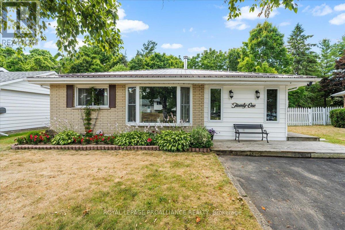 21 Coulter Cres, Quinte West, ON K8V 3E9