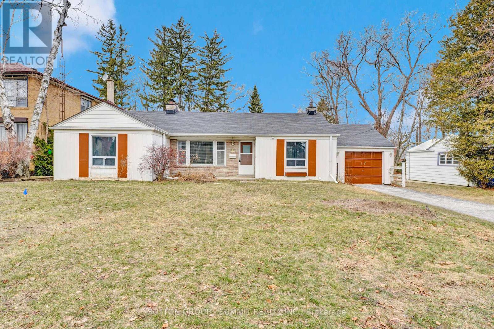 17 Ben Machree Dr, Mississauga, ON L5H 2S2