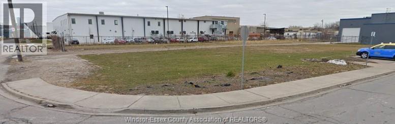 444 Hanna St E, Windsor, ON N8X 2N4