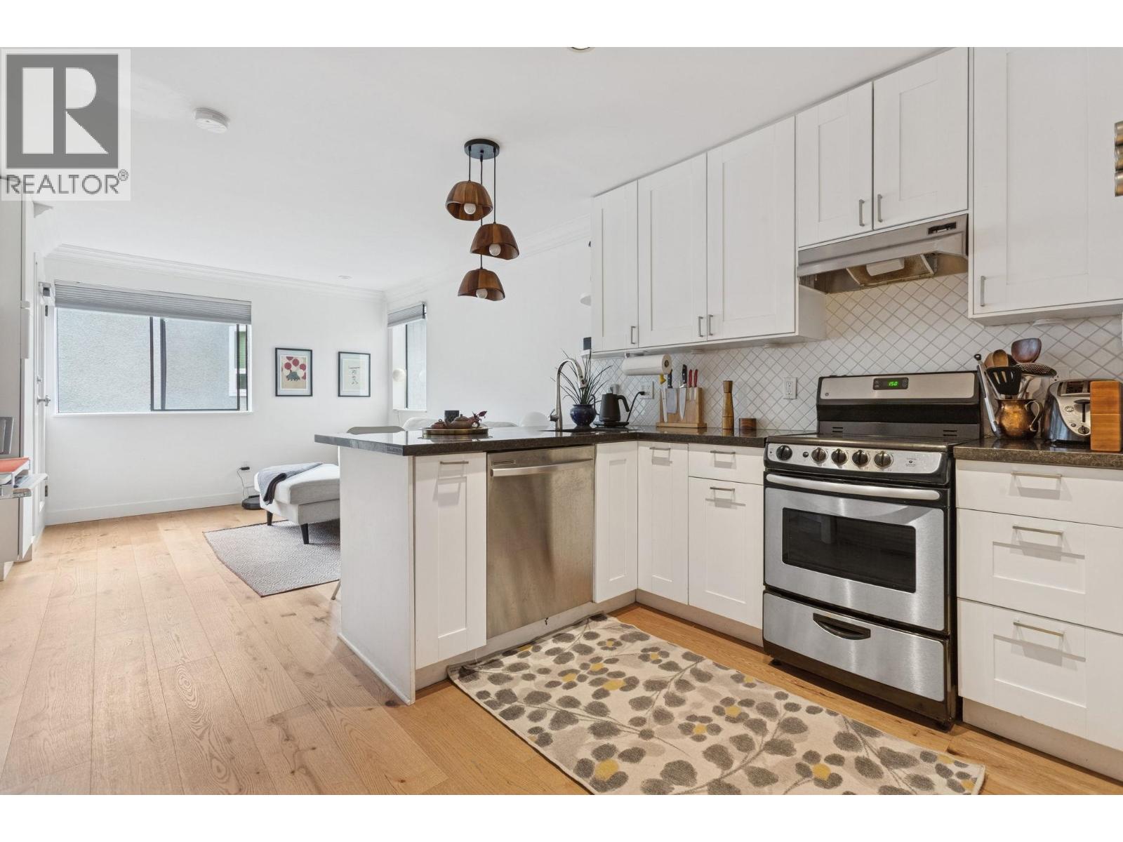 853 E 7th Avenue Unit 204, Vancouver, BC V5T 1P4